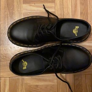 Dr. Martens Women’s Lester Oxford Shoe
